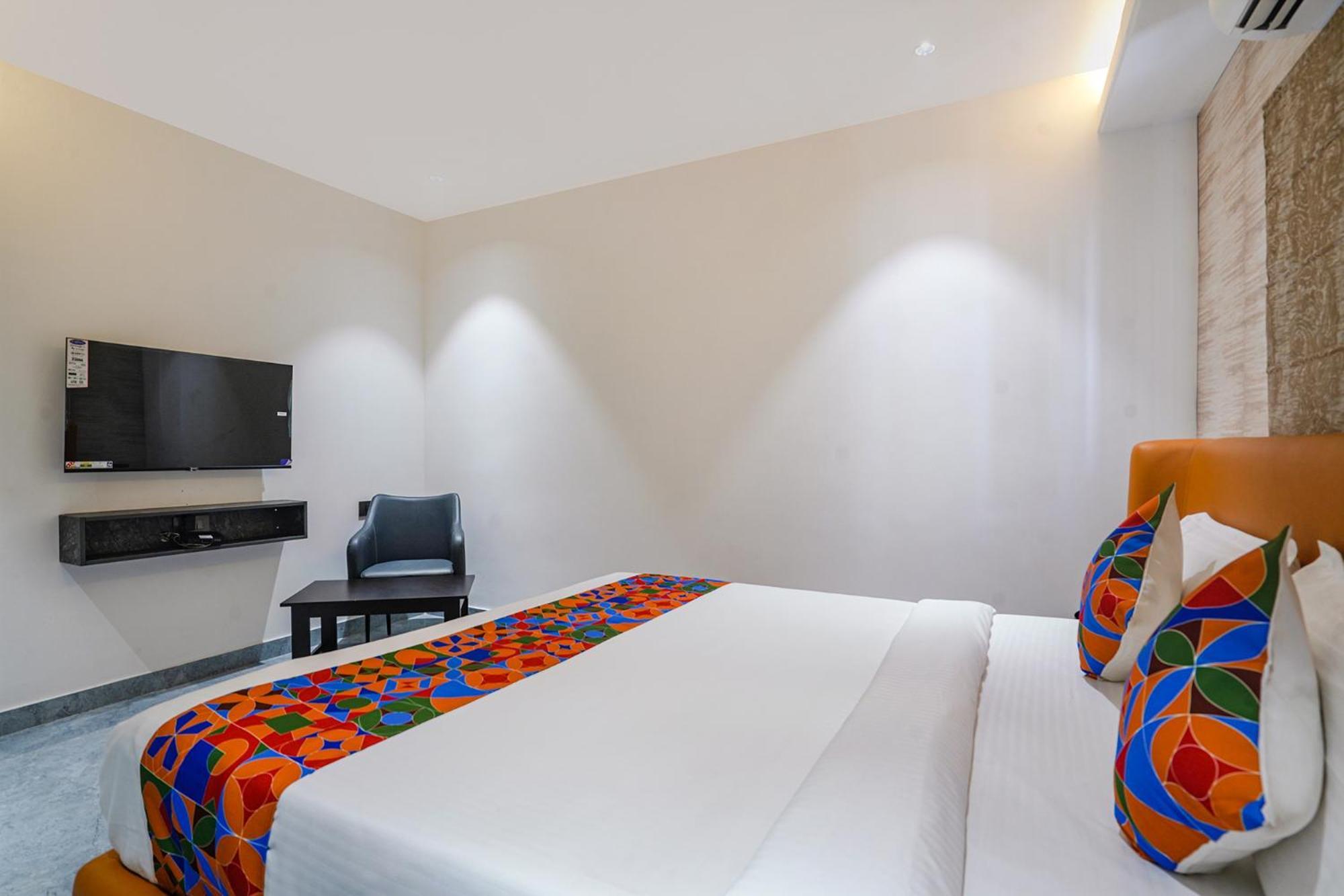 Fabhotel Prime Cloud 5 Studios Hyderabad Exterior foto