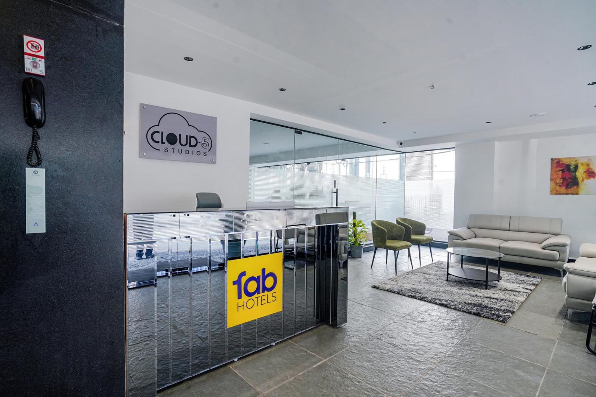 Fabhotel Prime Cloud 5 Studios Hyderabad Exterior foto